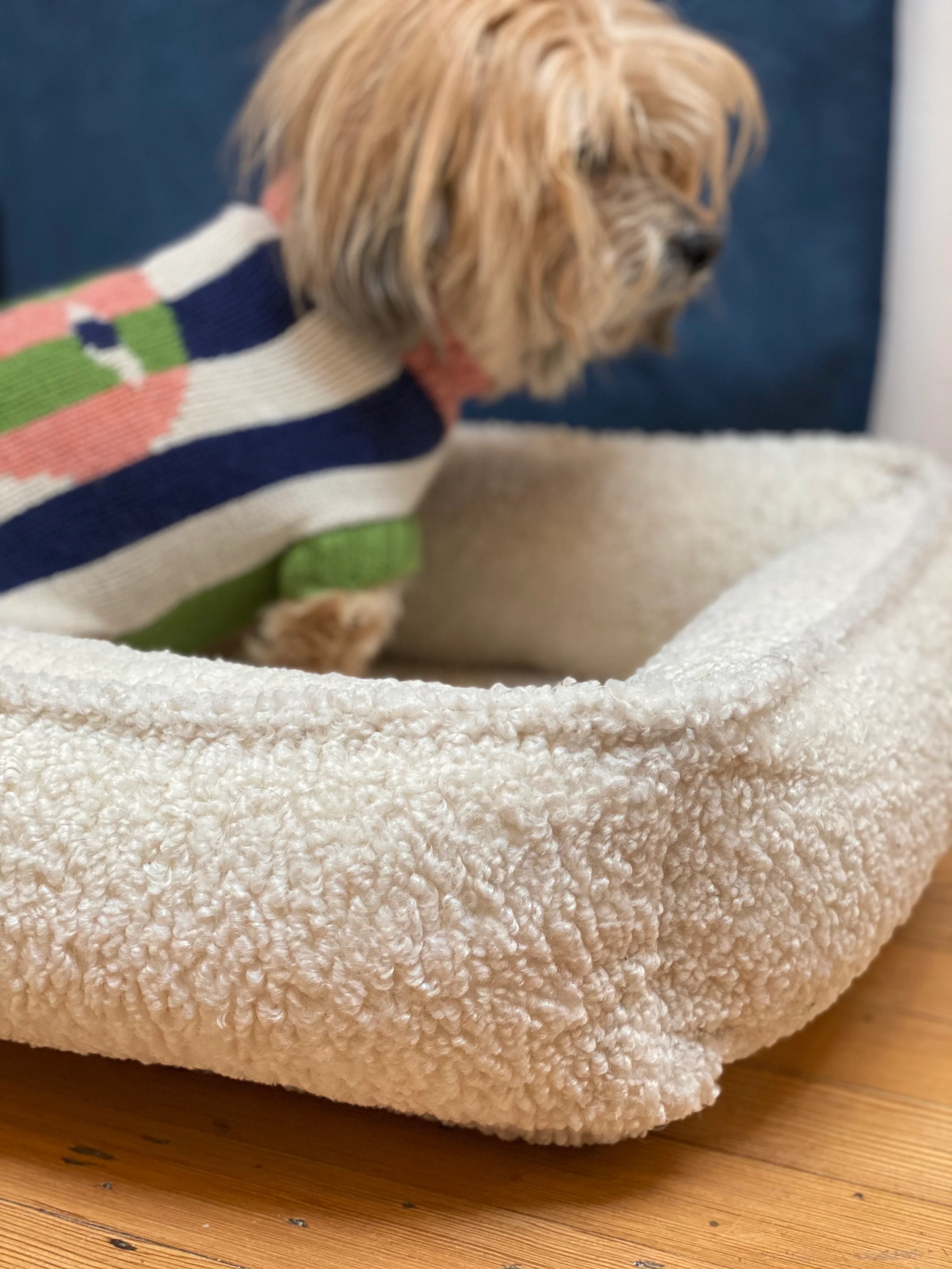 Urban Lounger Dog Bed in Ivory Sheepskin (In-Store) - Image 5