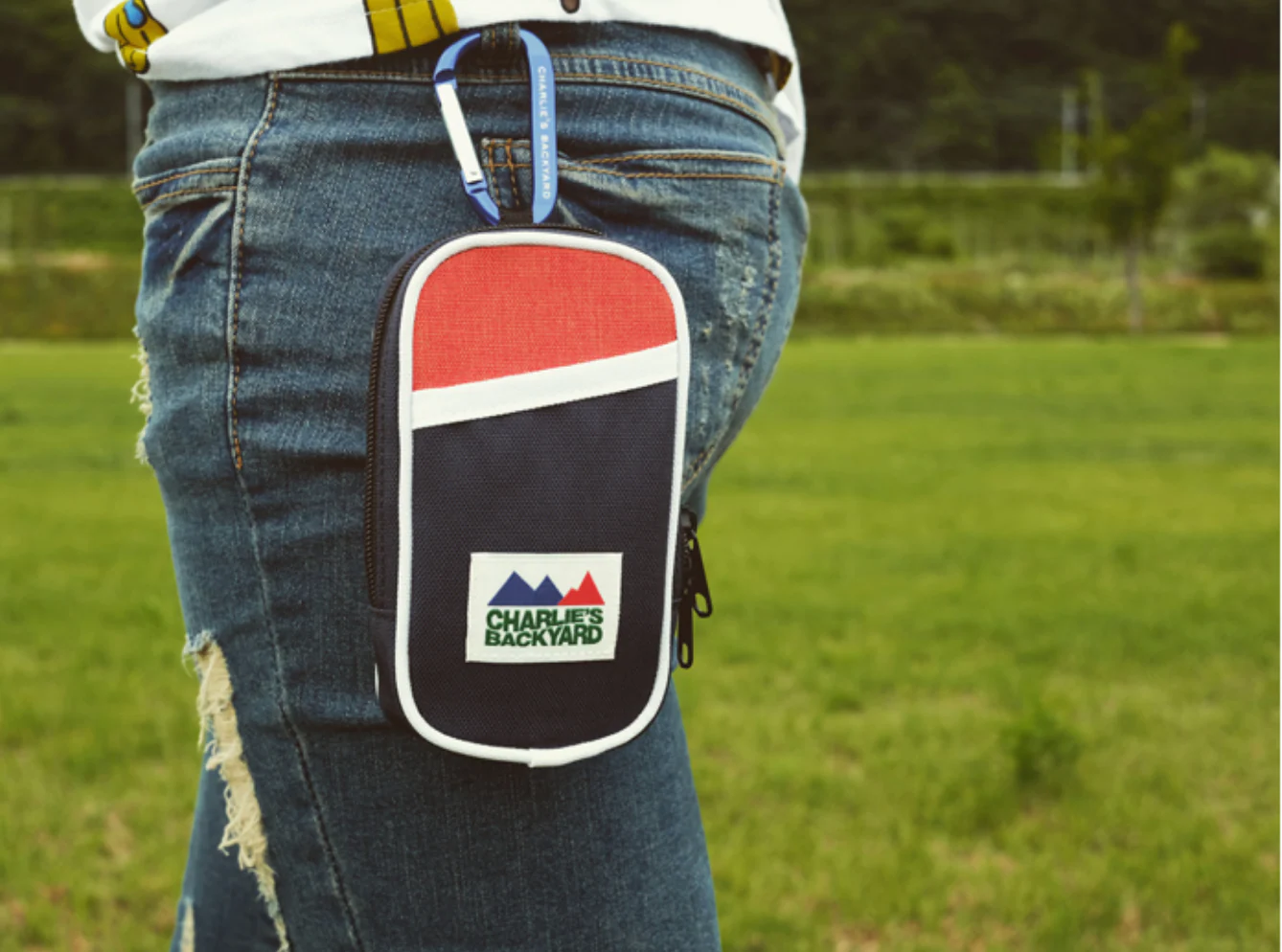 CHARLIE'S BACKYARD | Multi Use Pouch in Navy - Image 3