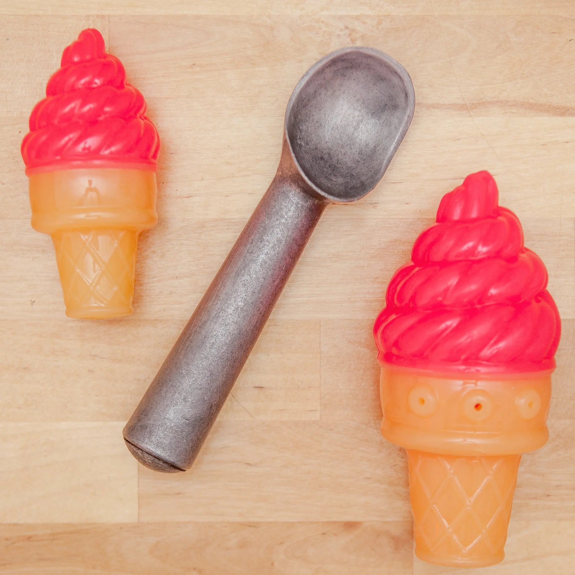 Freeze-Me Ice Cream Cone Dog Toy in Pink - Image 3