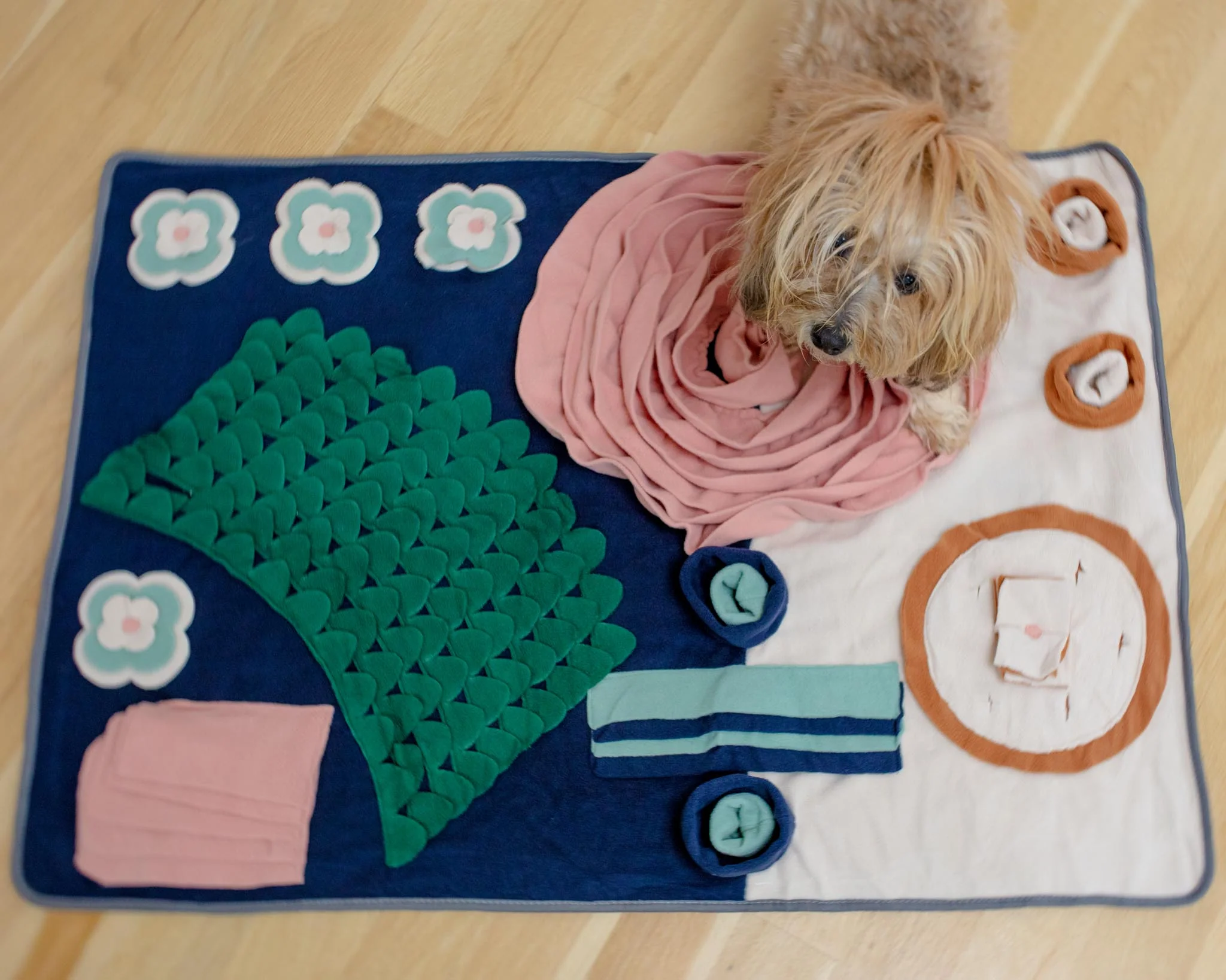 Dinner Table Snuffle Feeding Toy for Dogs & Cats - Image 4