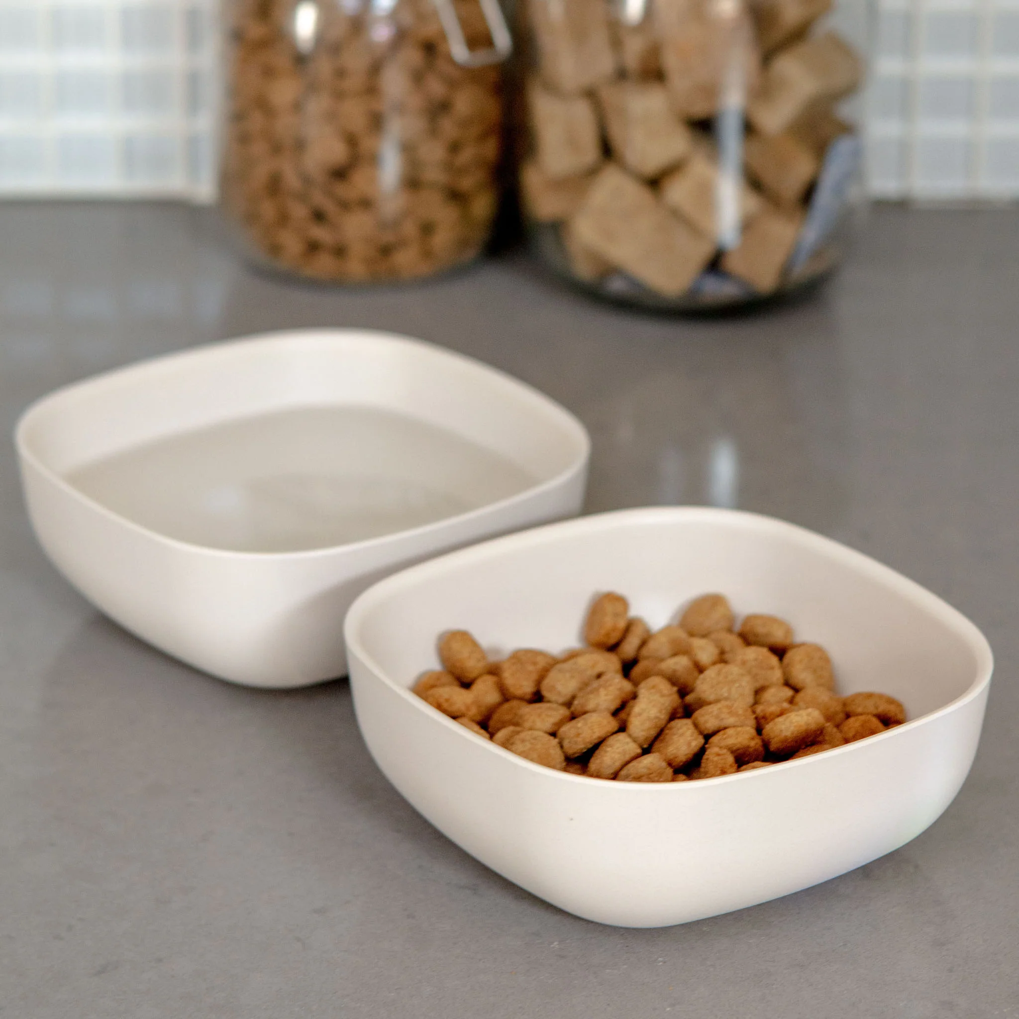 Biobu Gusto Dog Bowl in White (FINAL SALE) - Image 2