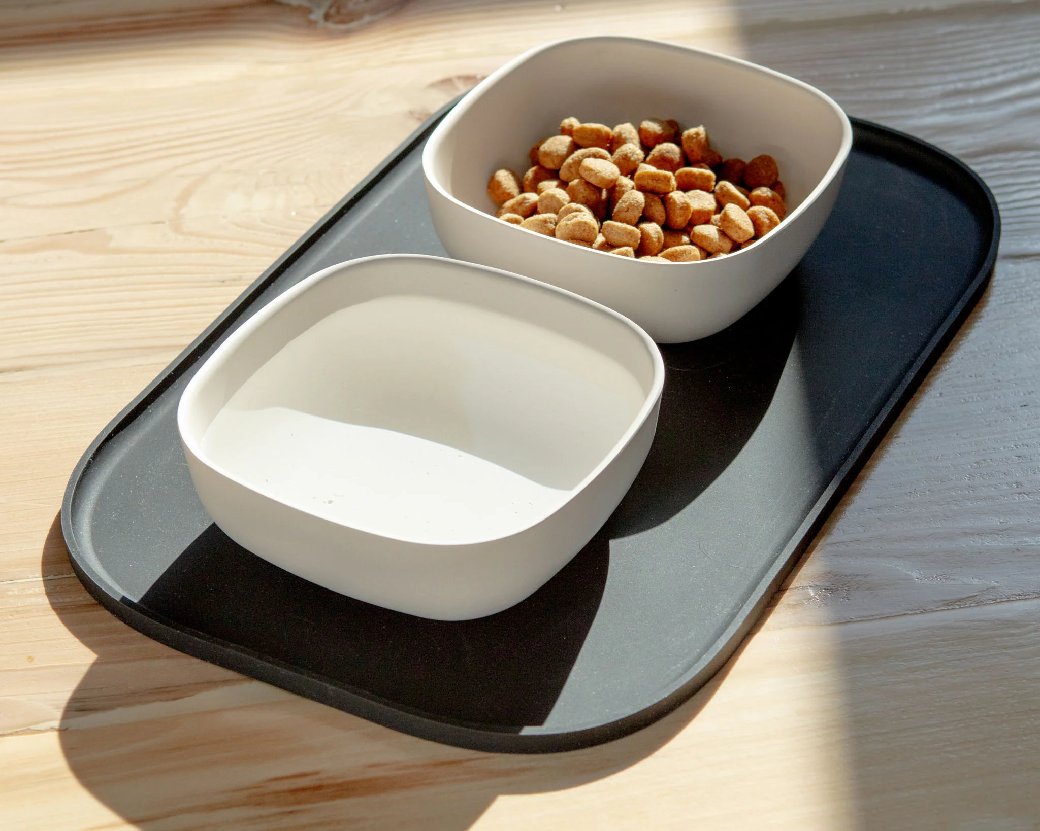 Biobu Gusto Dog Bowl in White (FINAL SALE) - Image 6