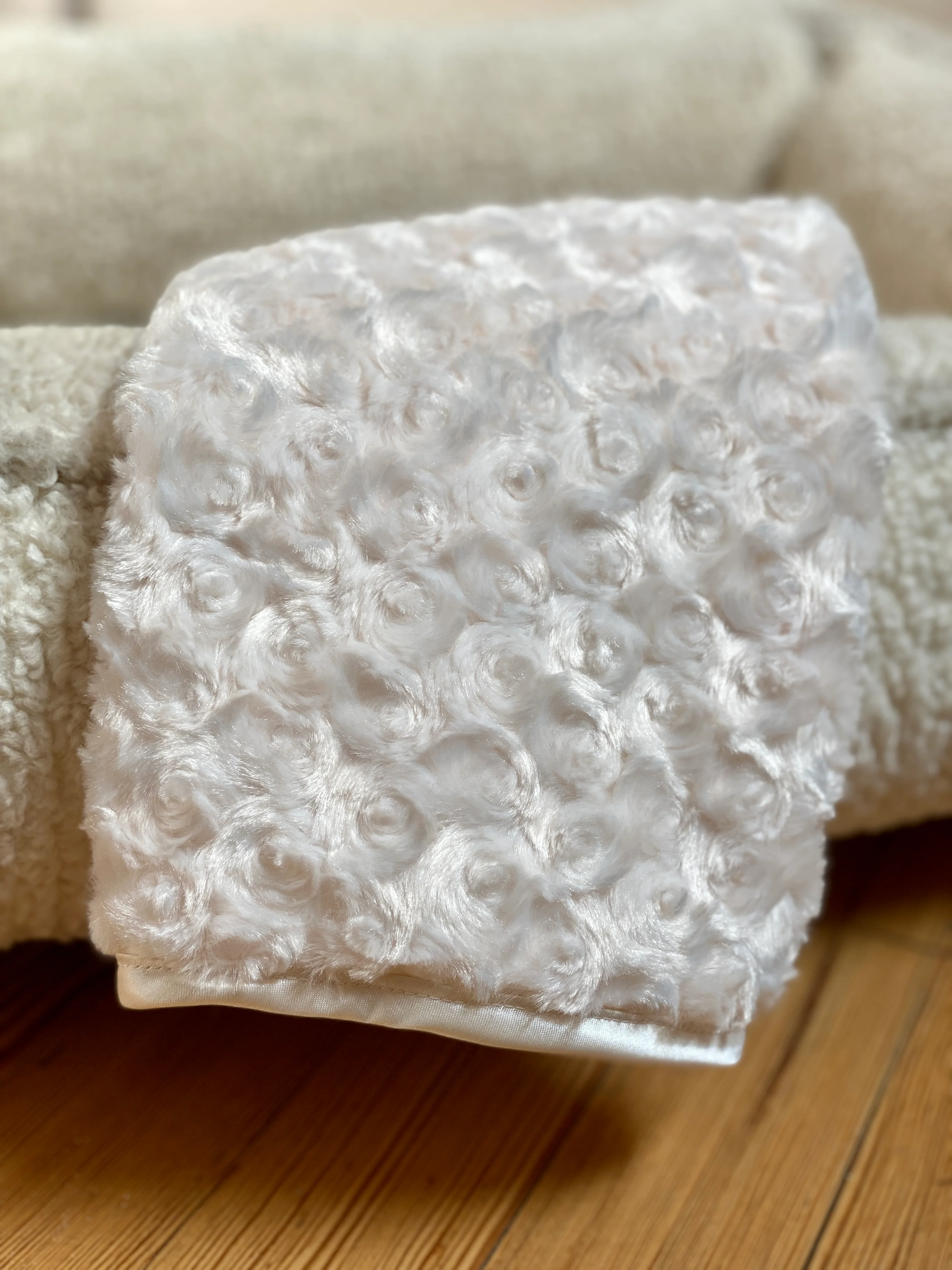 Rosebud Dog Blanket in Cream (Made in the USA) - Image 4