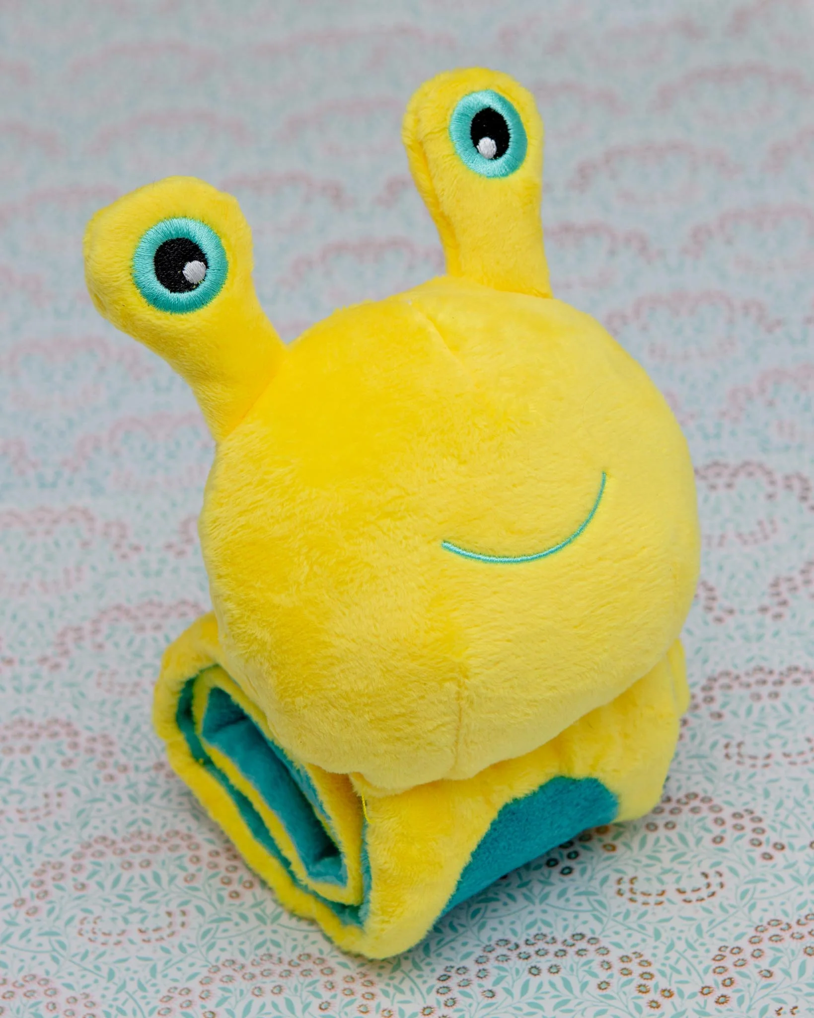 Hide n Seek Snail Snuffle Toy