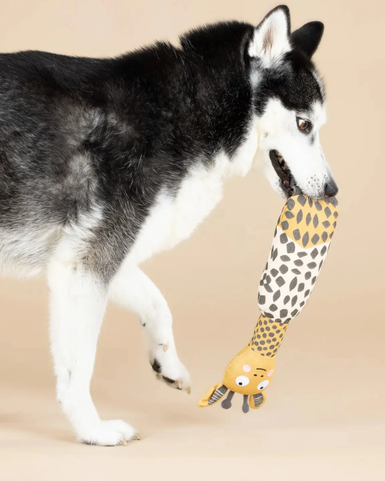 High There! Canvas Squeaky Giraffe Dog Toy - Image 5