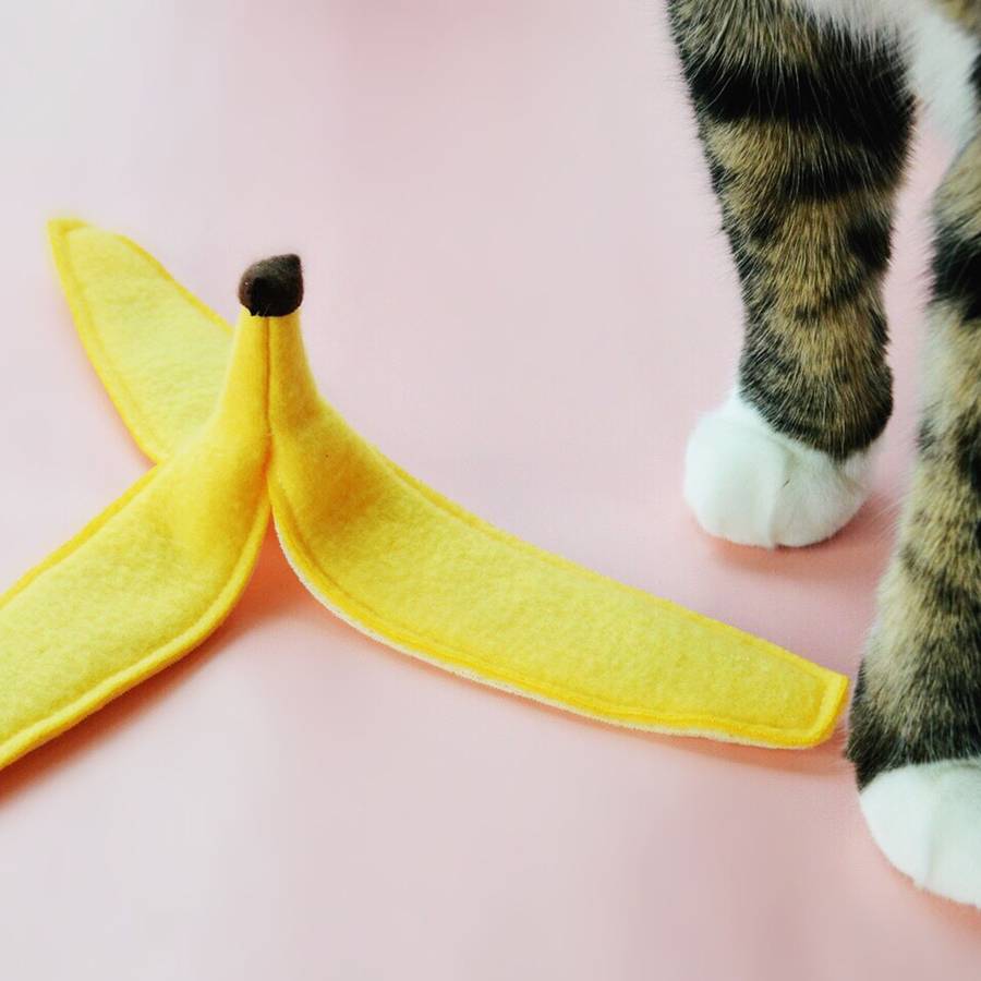 HOUSECAT CLUB | Banana Peel Catnip Toy - Image 2