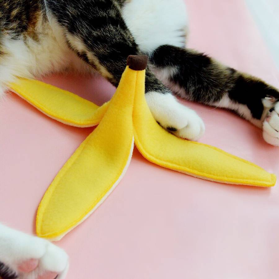HOUSECAT CLUB | Banana Peel Catnip Toy - Image 4