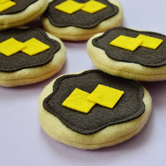HOUSECAT CLUB | Catnip Pancake Cat Frisbee Toy - Image 3