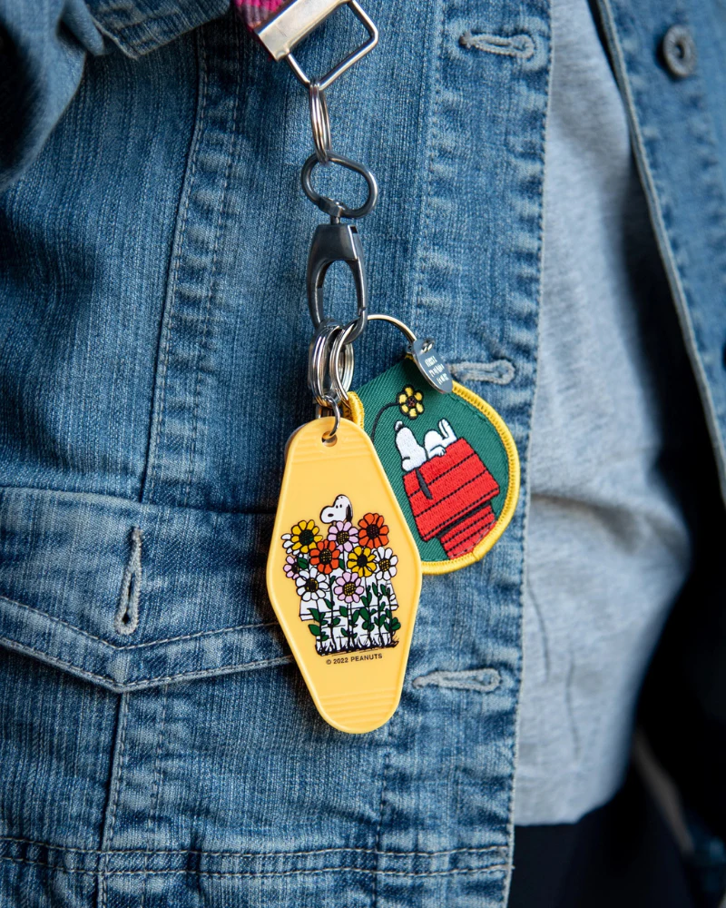 Snoopy Keychain in Doghouse Flower or Red Heart - Image 3