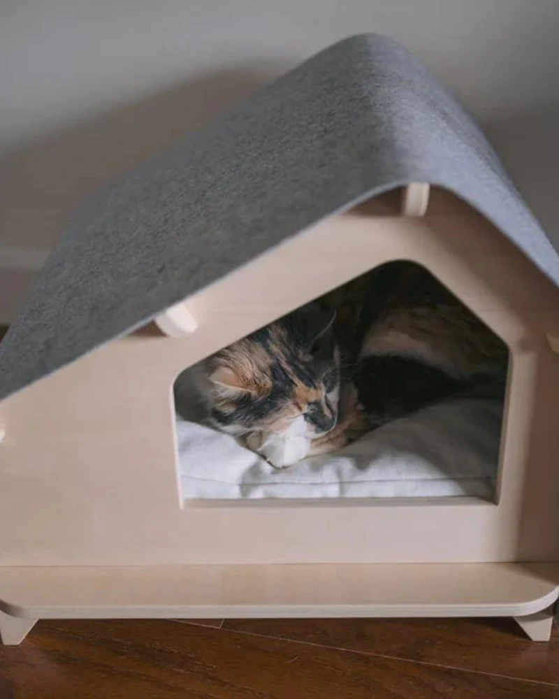 The Little Pet Cabin in Light Grey (FINAL SALE) - Image 7